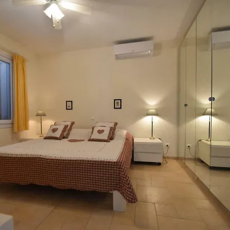 Casa de Férias Luxurious Holiday In With Swimming Pool